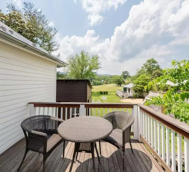 Retkeilymaja White Moose Inn