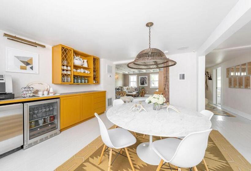 호스텔 White Moose Inn