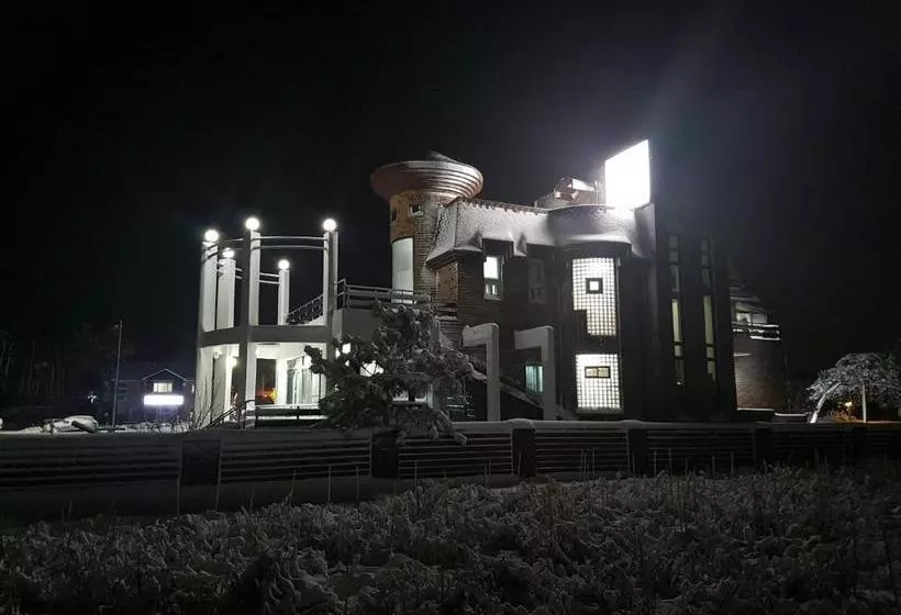 پانسیون Pine Garden Guesthouse