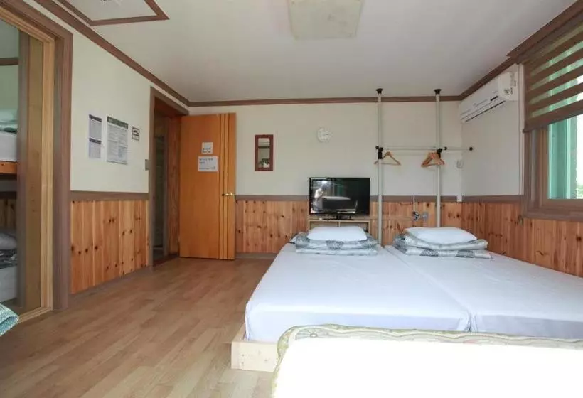 پانسیون Pine Garden Guesthouse