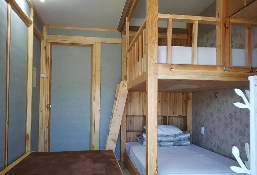 پانسیون Pine Garden Guesthouse