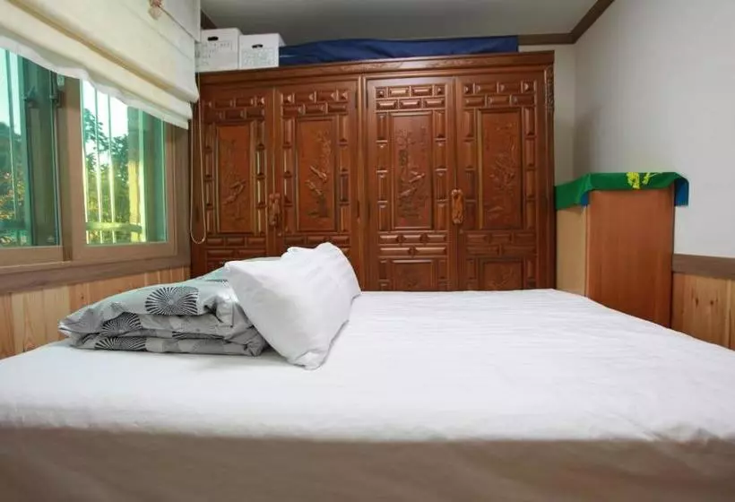 پانسیون Pine Garden Guesthouse