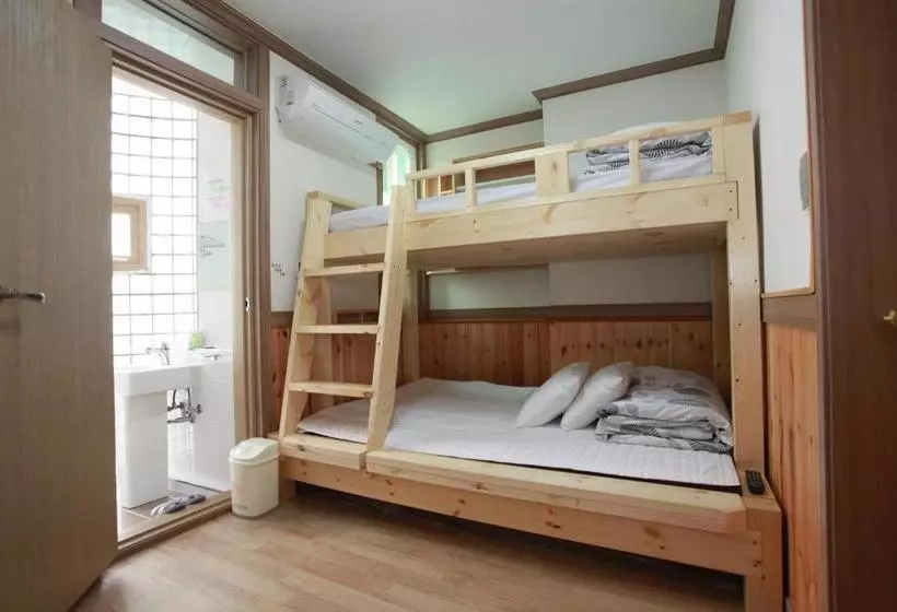 پانسیون Pine Garden Guesthouse
