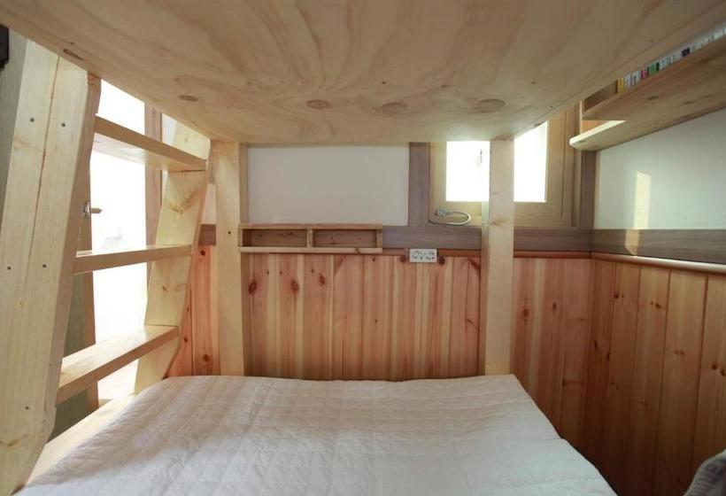 פנסיון Pine Garden Guesthouse