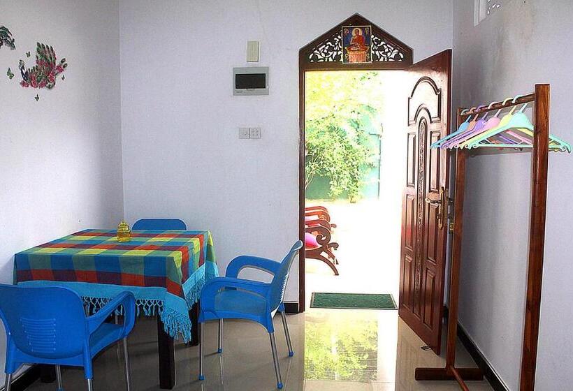 膳宿费 Tiny Royal Palace