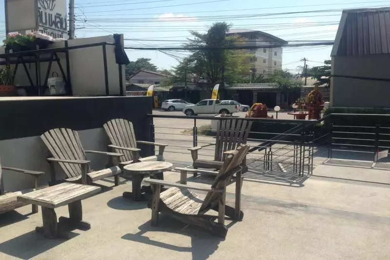 ユースホステル Ploen Ploen Residence