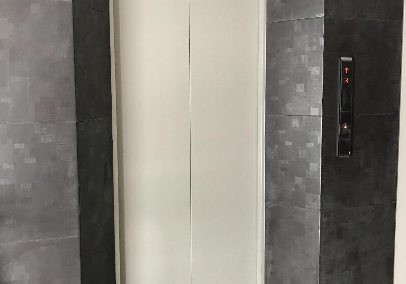 호스텔 Ploen Ploen Residence