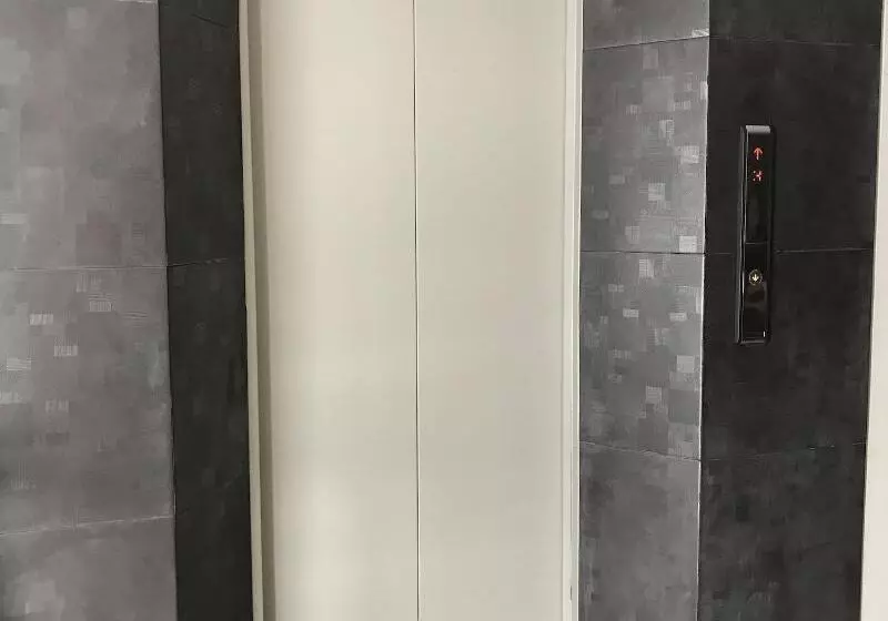 ユースホステル Ploen Ploen Residence