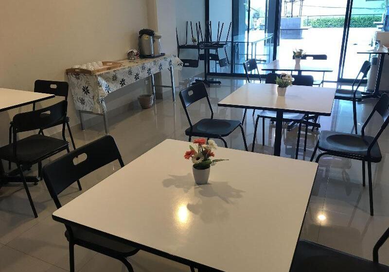 호스텔 Ploen Ploen Residence