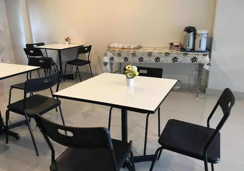 ユースホステル Ploen Ploen Residence