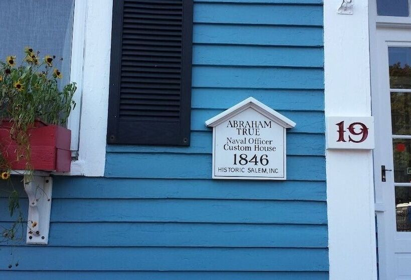 Общежитие Stepping Stone Inn