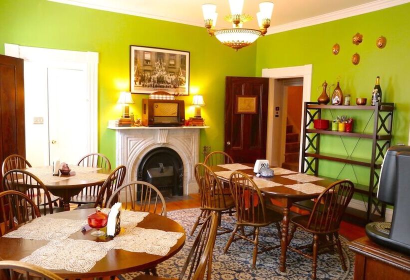 Общежитие Stepping Stone Inn