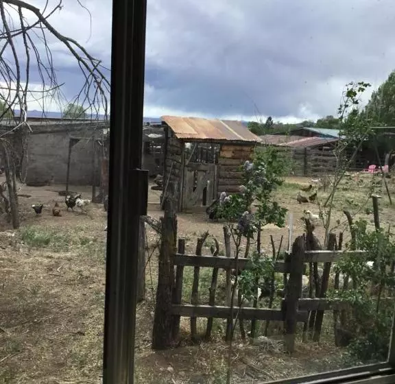 ホテル Taos Goji Farm & Eco Lodge Retreat