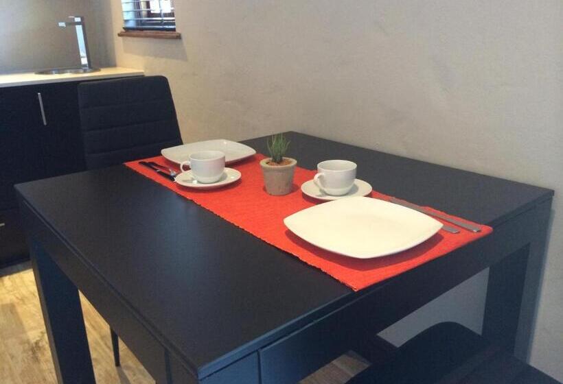 فندق Topiary Wine Estate & Cottages