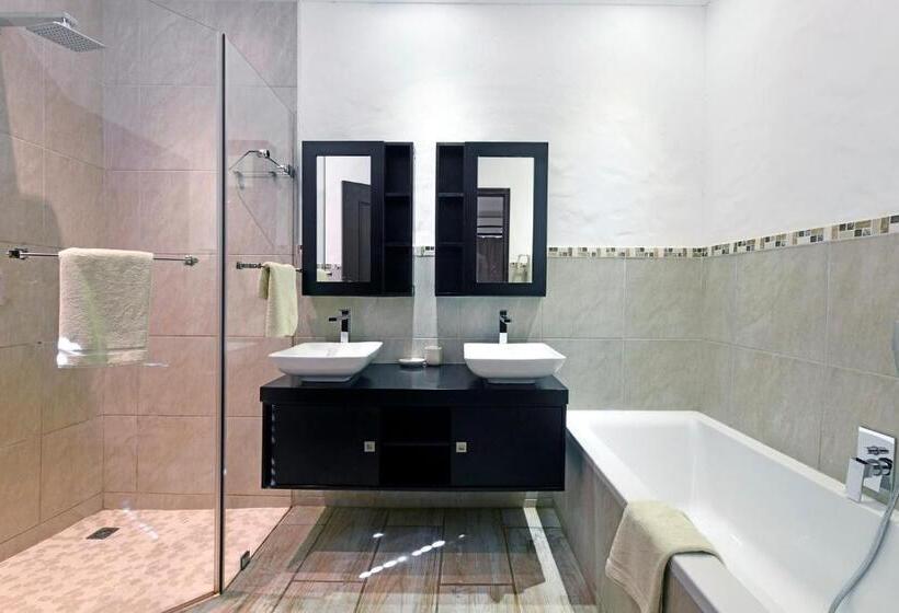 فندق Topiary Wine Estate & Cottages