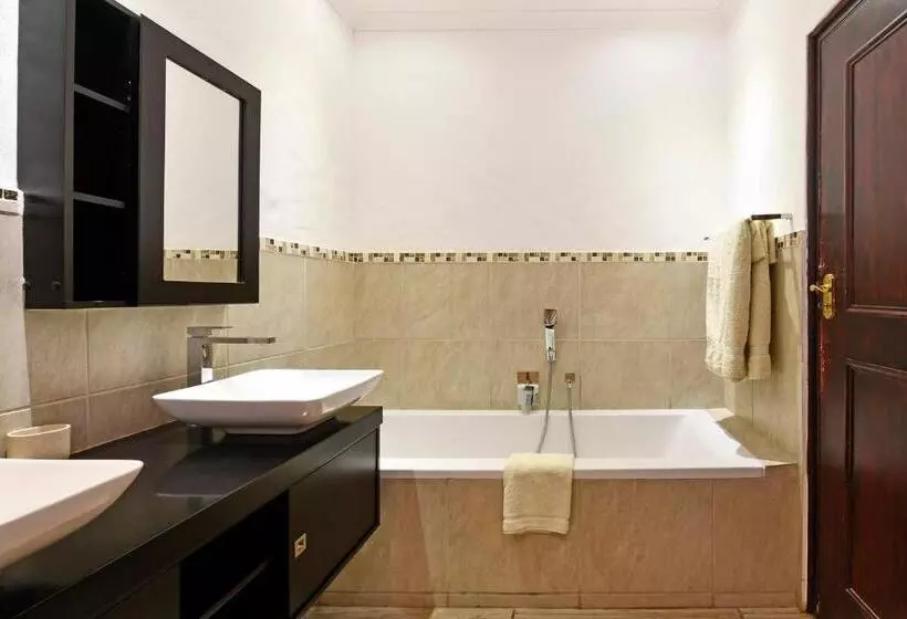 Hotelli Topiary Wine Estate & Cottages