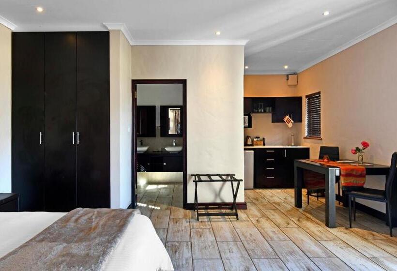 فندق Topiary Wine Estate & Cottages