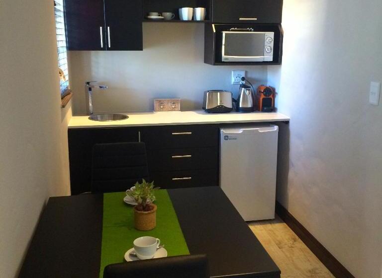 فندق Topiary Wine Estate & Cottages