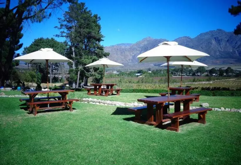 Hotelli Topiary Wine Estate & Cottages