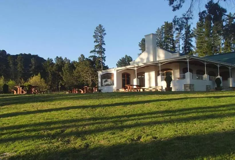 Hotelli Topiary Wine Estate & Cottages