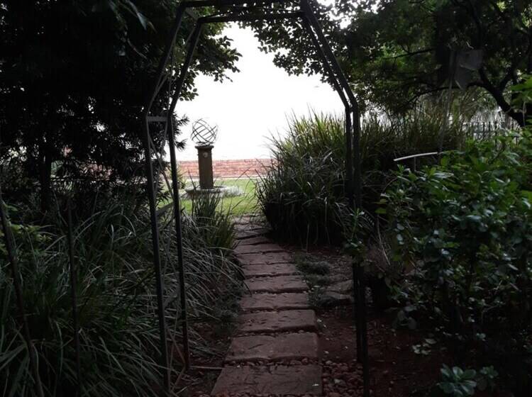 膳宿费 African Silhouette Guesthouse