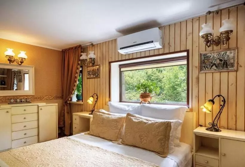 Majatalo Conacul Malul Alb