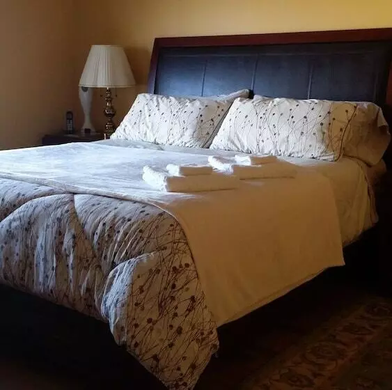 Majatalo Eileen S Bed & Breakfast   Guest House