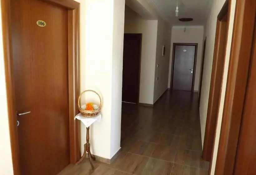 ペンション Guesthouse Shtino