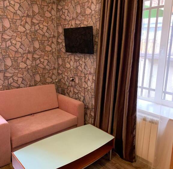 پانسیون Shara Talyan 8/2 Guest House