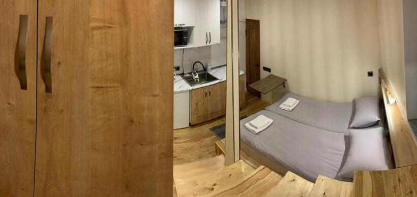 پانسیون Shara Talyan 8/2 Guest House