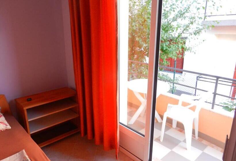 پانسیون Guest House Villa Leonardo