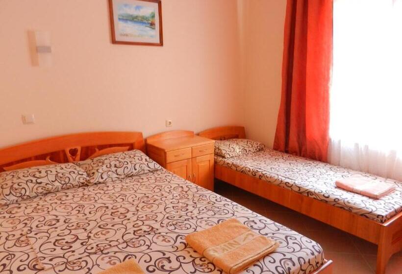 پانسیون Guest House Villa Leonardo