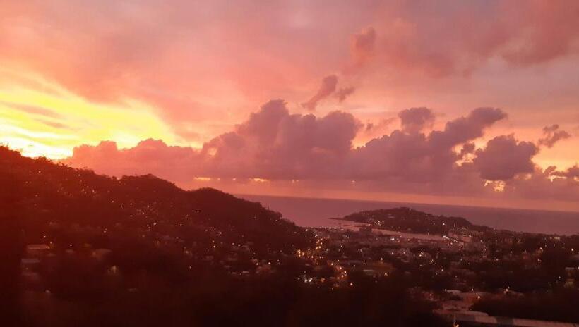 پانسیون Hilltop View Guesthouse