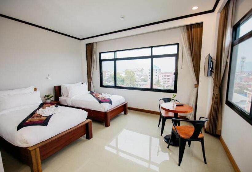 ペンション Sisombat Plaza