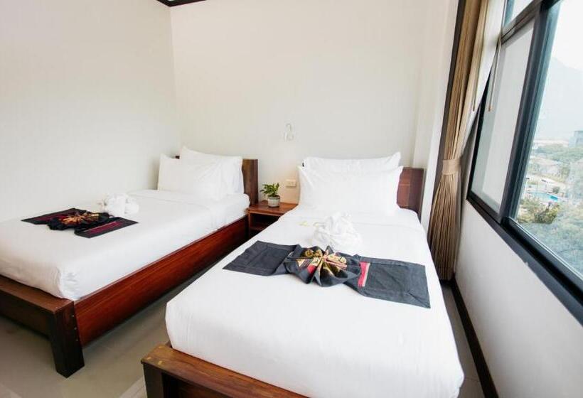 ペンション Sisombat Plaza