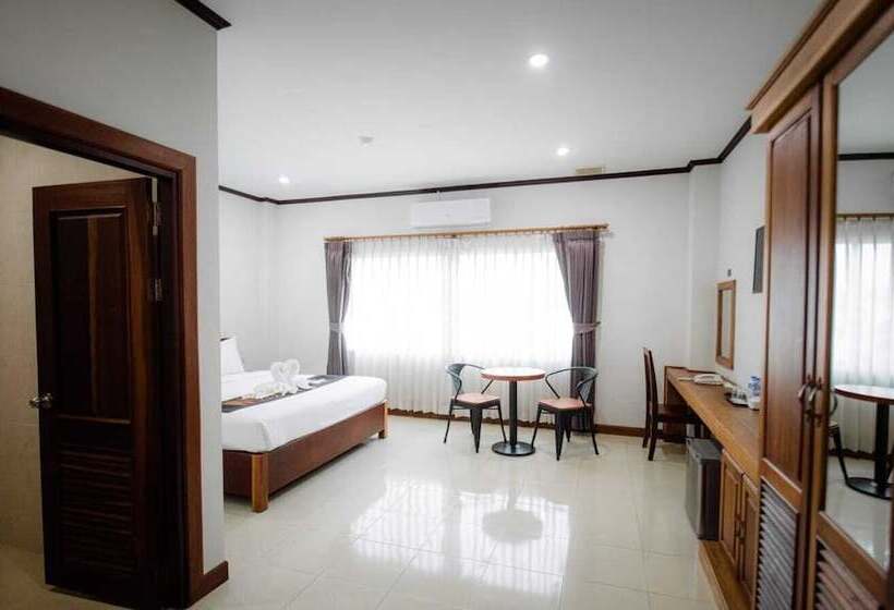 ペンション Sisombat Plaza