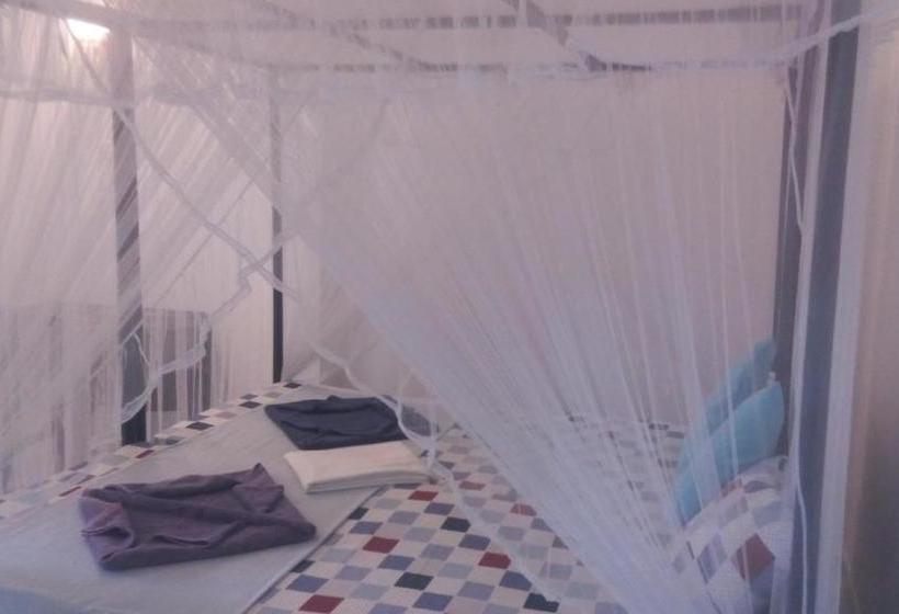 Пансион Universal Beach