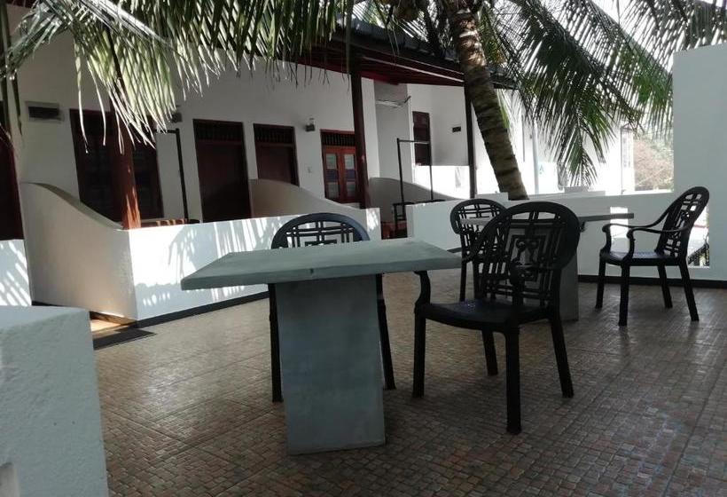 Пансион Universal Beach