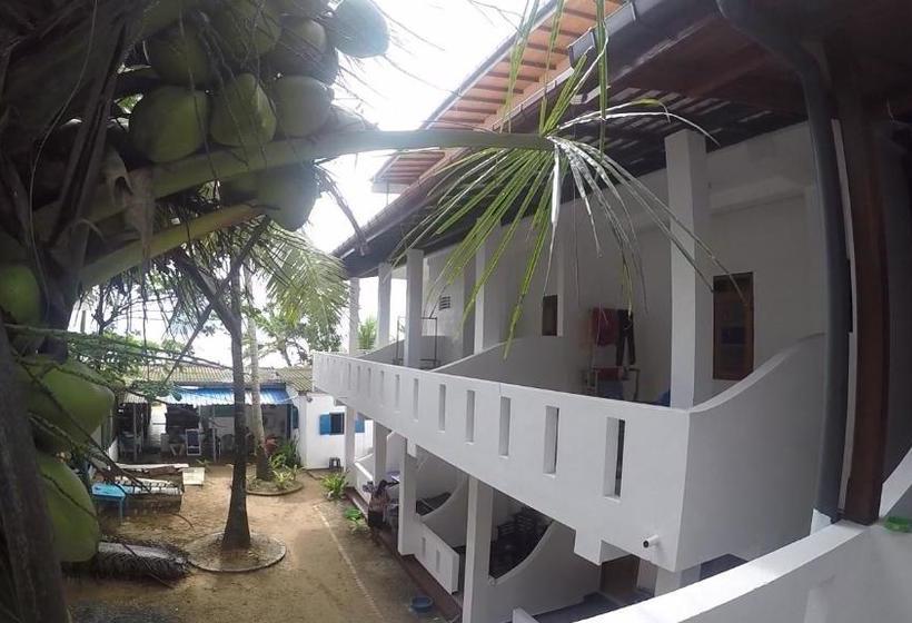 Пансион Universal Beach