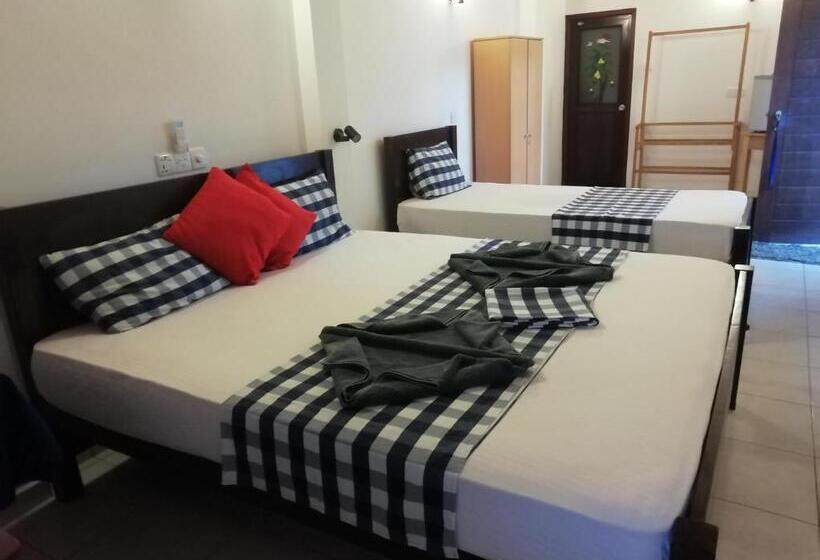 Пансион Universal Beach