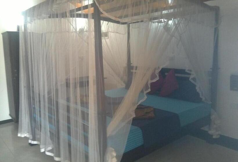 Пансион Universal Beach