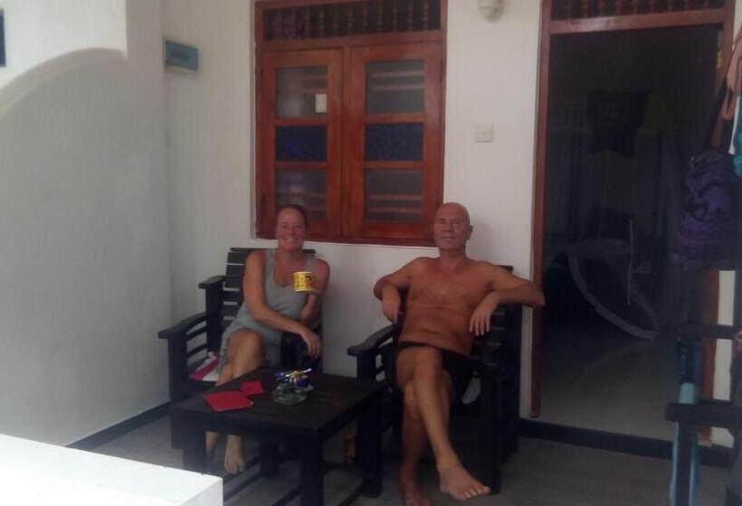 Пансион Universal Beach