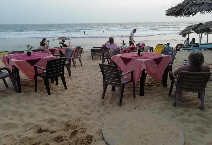 Пансион Universal Beach