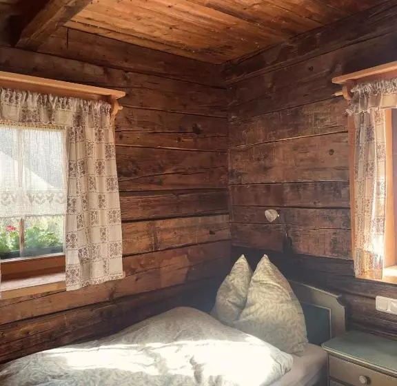 پانسیون Alpengasthof Karalm