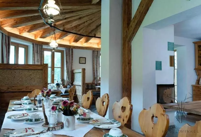 پانسیون Alpengasthof Karalm