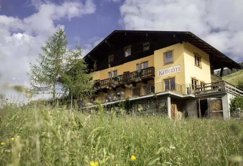 پانسیون Alpengasthof Karalm