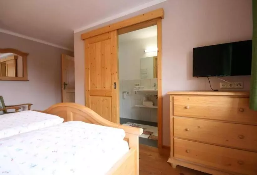 پانسیون Alpengasthof Karalm