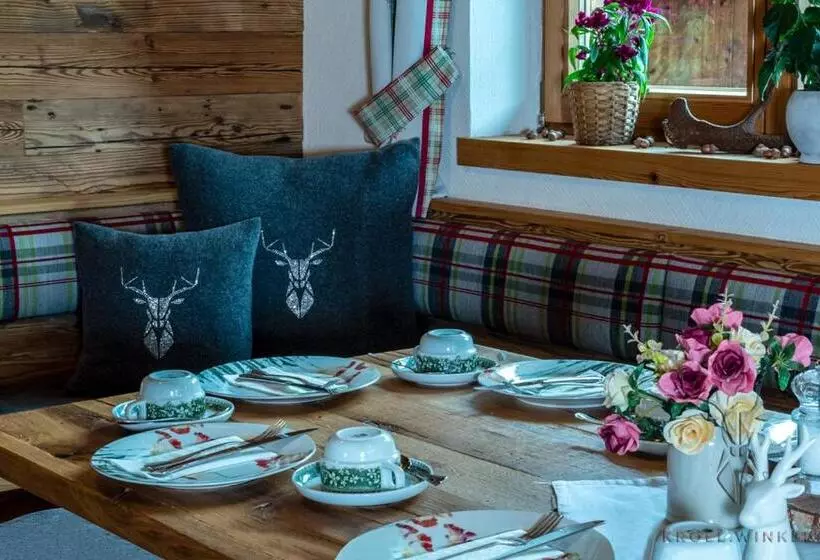 پانسیون Alpengasthof Karalm