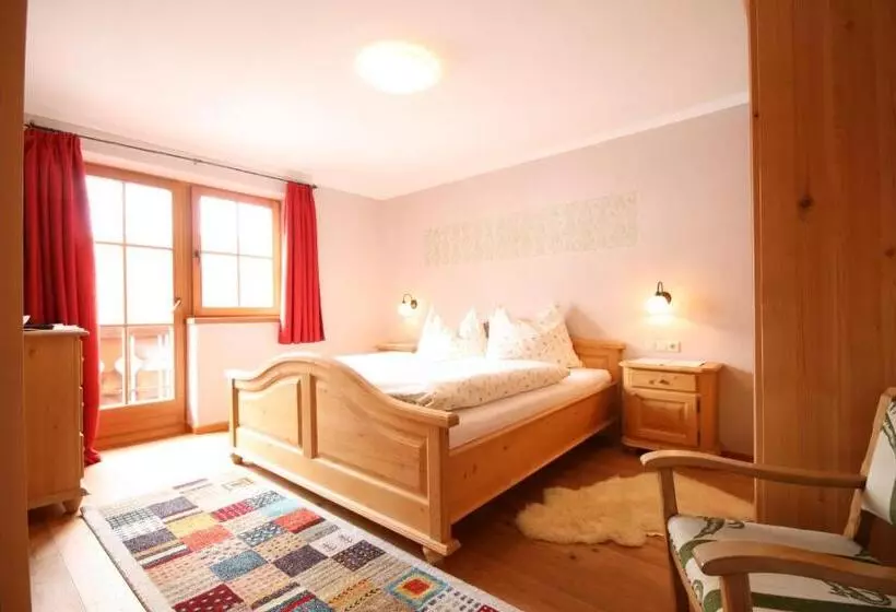 پانسیون Alpengasthof Karalm