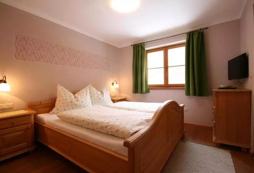 پانسیون Alpengasthof Karalm